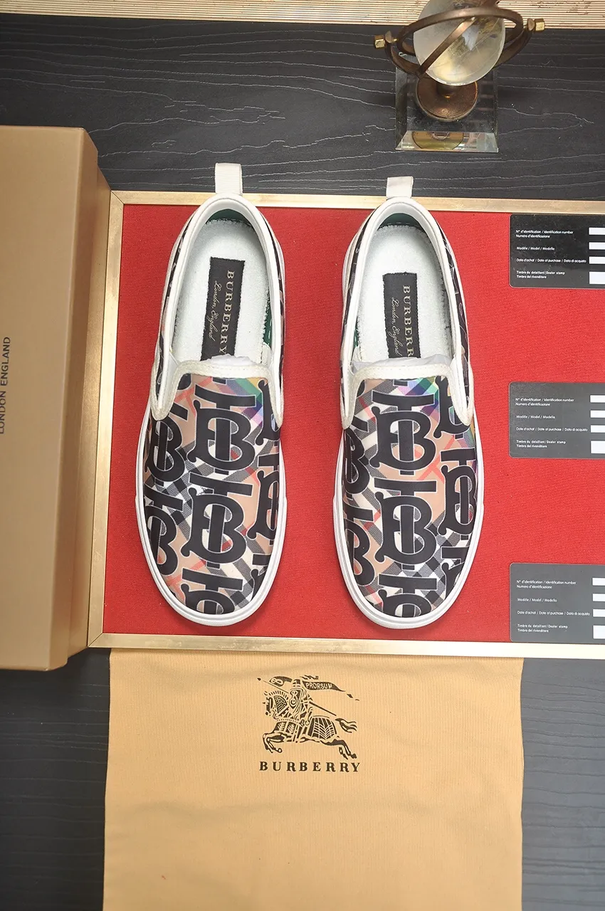 Men's shoes 💰400💶【Burberry】Classic low-top sneakers｜Imported cowhide with classic plaid fabric｜Sheepskin lining｜Original outsole｜Fine workmanship and comfortable to wear Size: 38-44 (customized at 45)